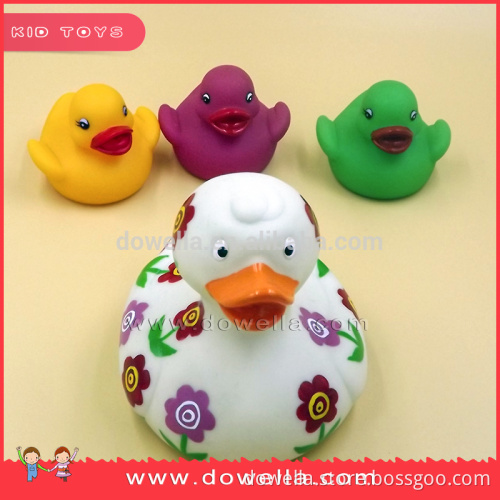Funny floating PVC rubber yellow duck toys wholesale squeeze bath toy for kids
